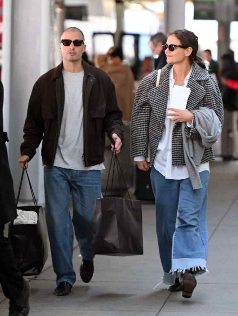 Katie Holmes and boyfriend Jason Bard are masters of couple-dressing for Yarmouth Airport